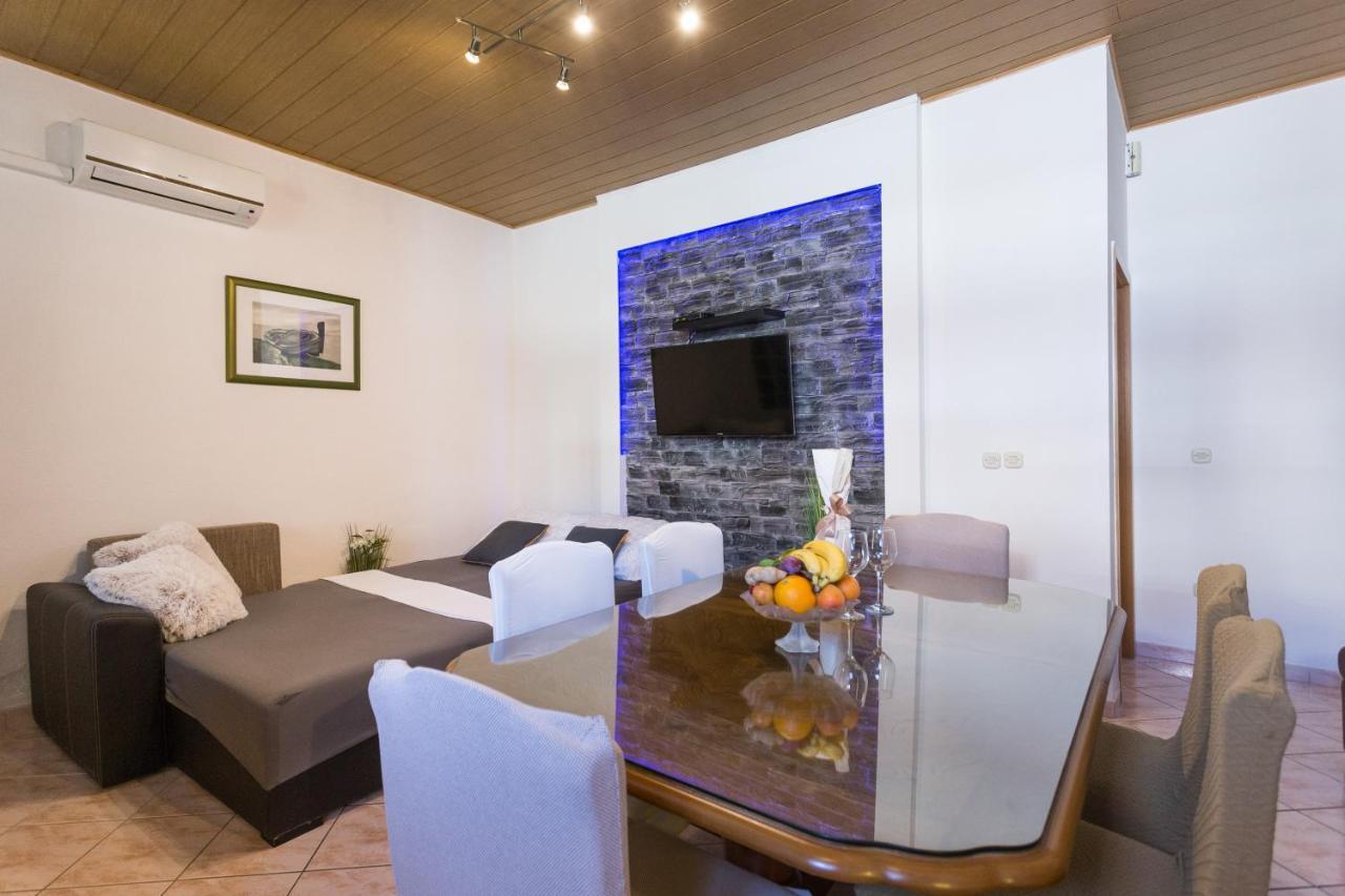 Apartman Ikar โปดสตรานา ภายนอก รูปภาพ