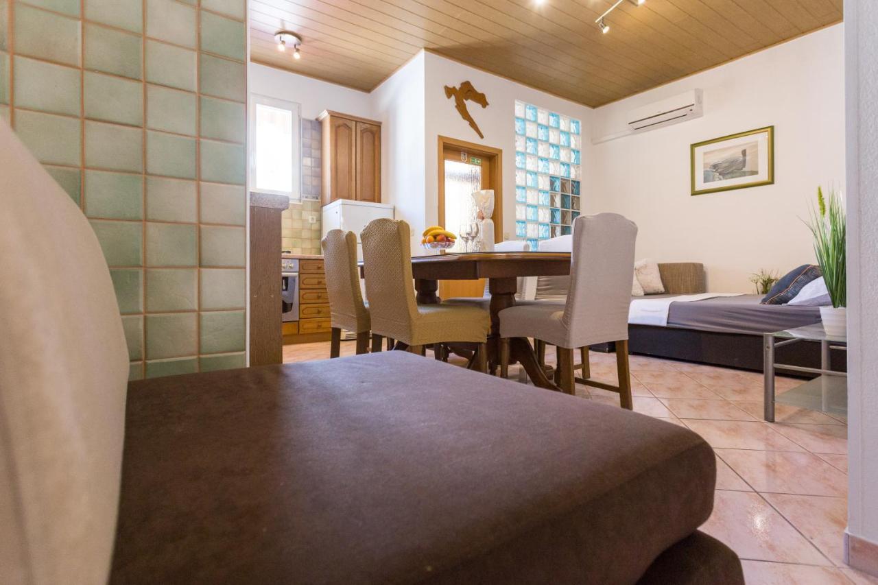 Apartman Ikar โปดสตรานา ภายนอก รูปภาพ