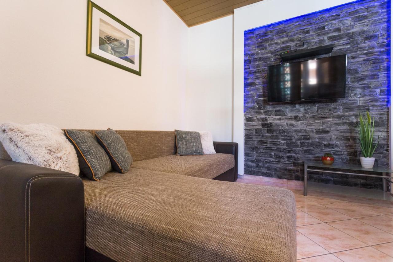 Apartman Ikar โปดสตรานา ภายนอก รูปภาพ
